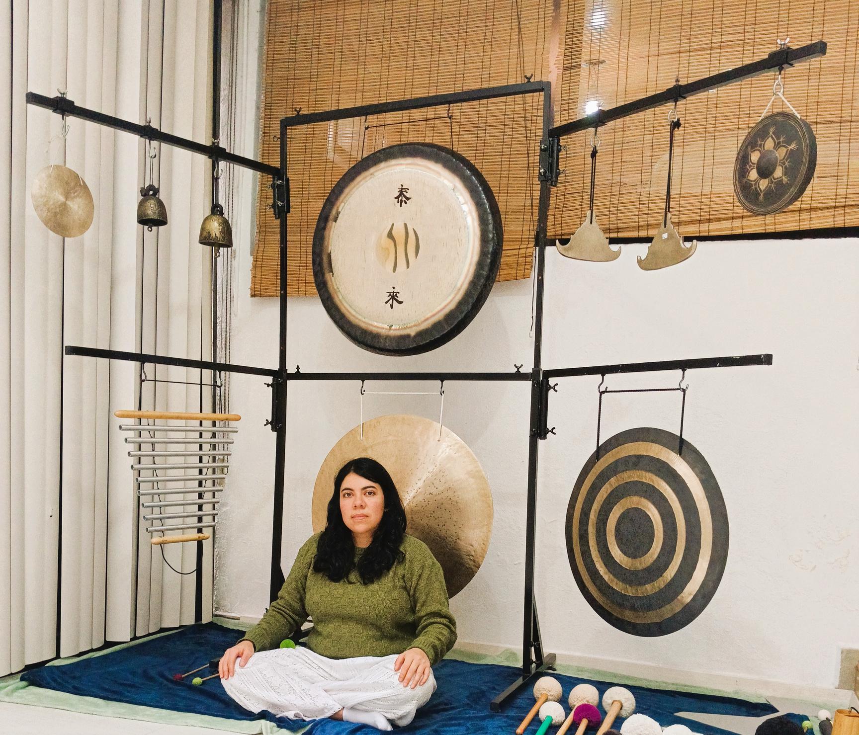 Grupo en sesión práctica de Gong